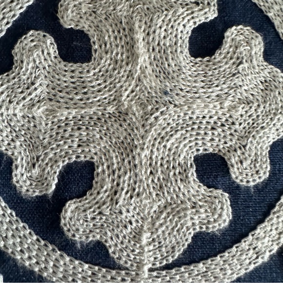 Safavieh Collette Navy and White Square 18” Pillows Beautiful Accent Pillows - Picture 3 of 7